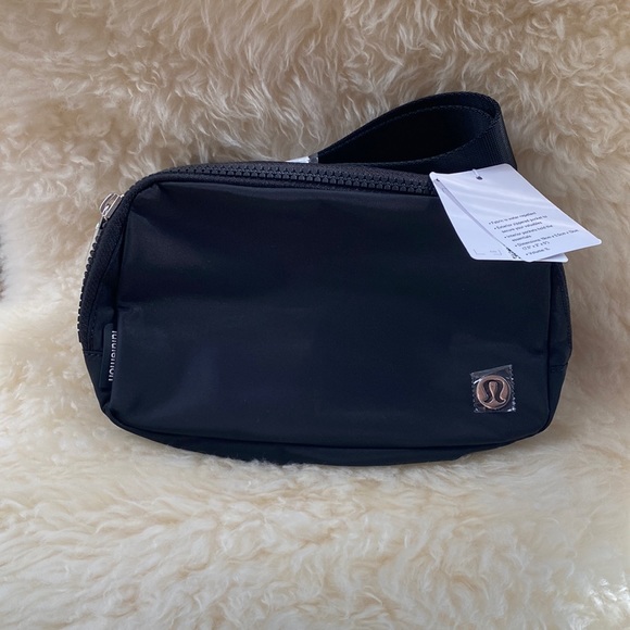 lululemon athletica Handbags - NWT lululemon everywhere belt bag black with Tags